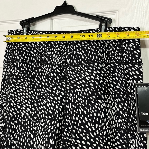 Torrid Active Wicking Crop Leggings Performance Core Reflective Dots NWT - Picture 6 of 10